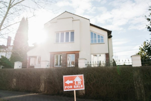 Moderniser un corps de ferme ancien : Un défi captivant pour une transformation en habitation contemporaine